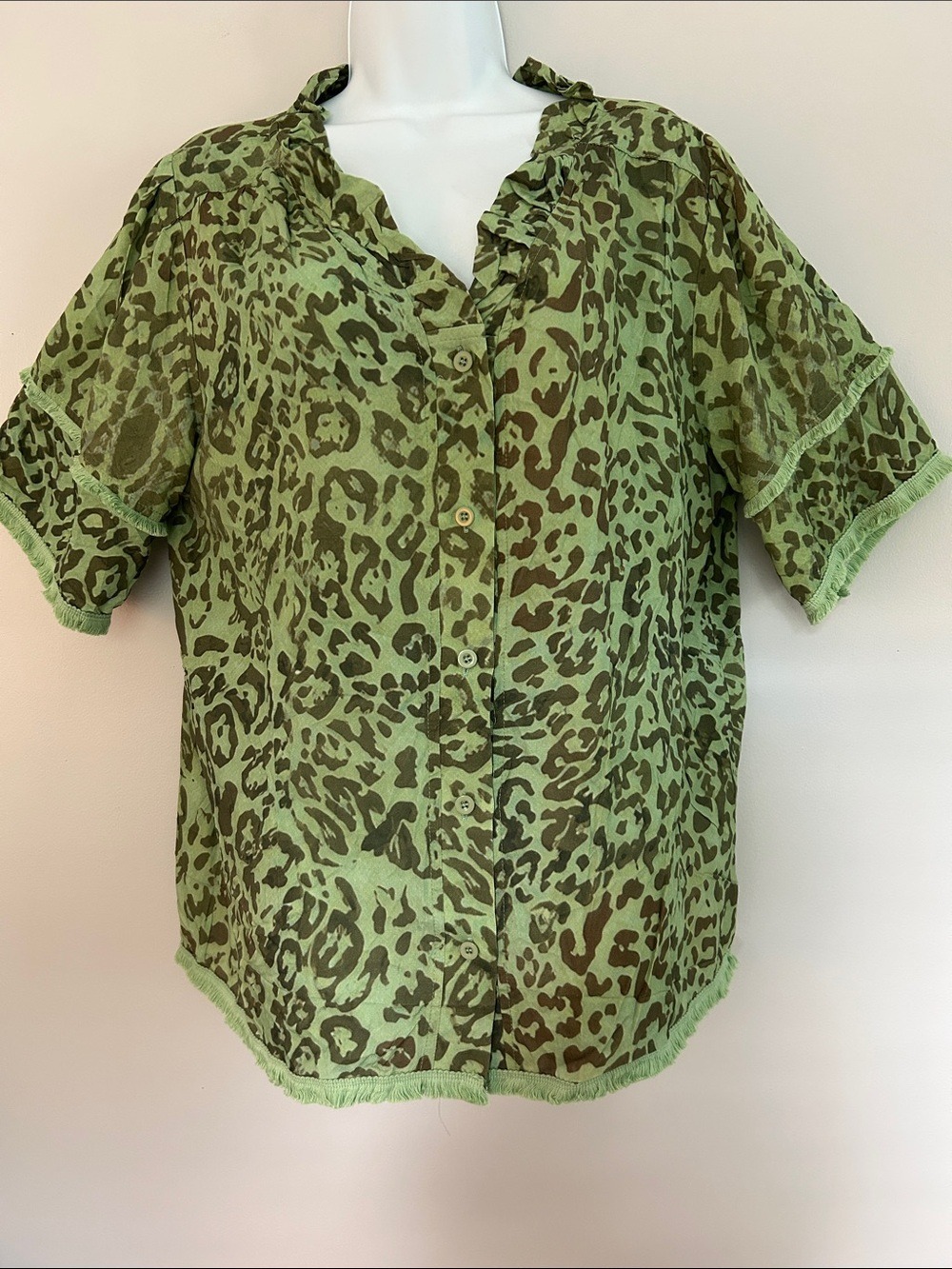Cherrybetty Retro Leopard Print Ruffle Neck Frayed Hem Button-Front Shirt NWT